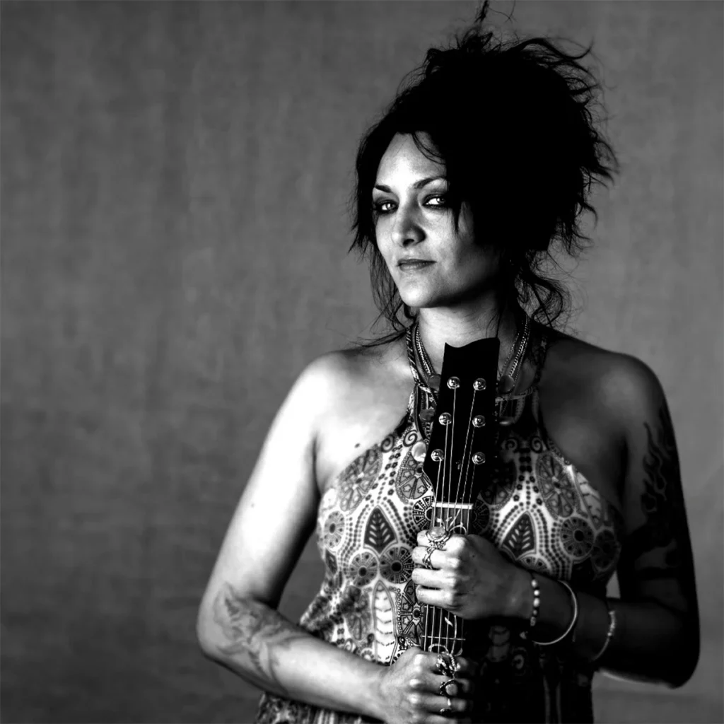 Artiste suisse Eloa | Acoustic Folk